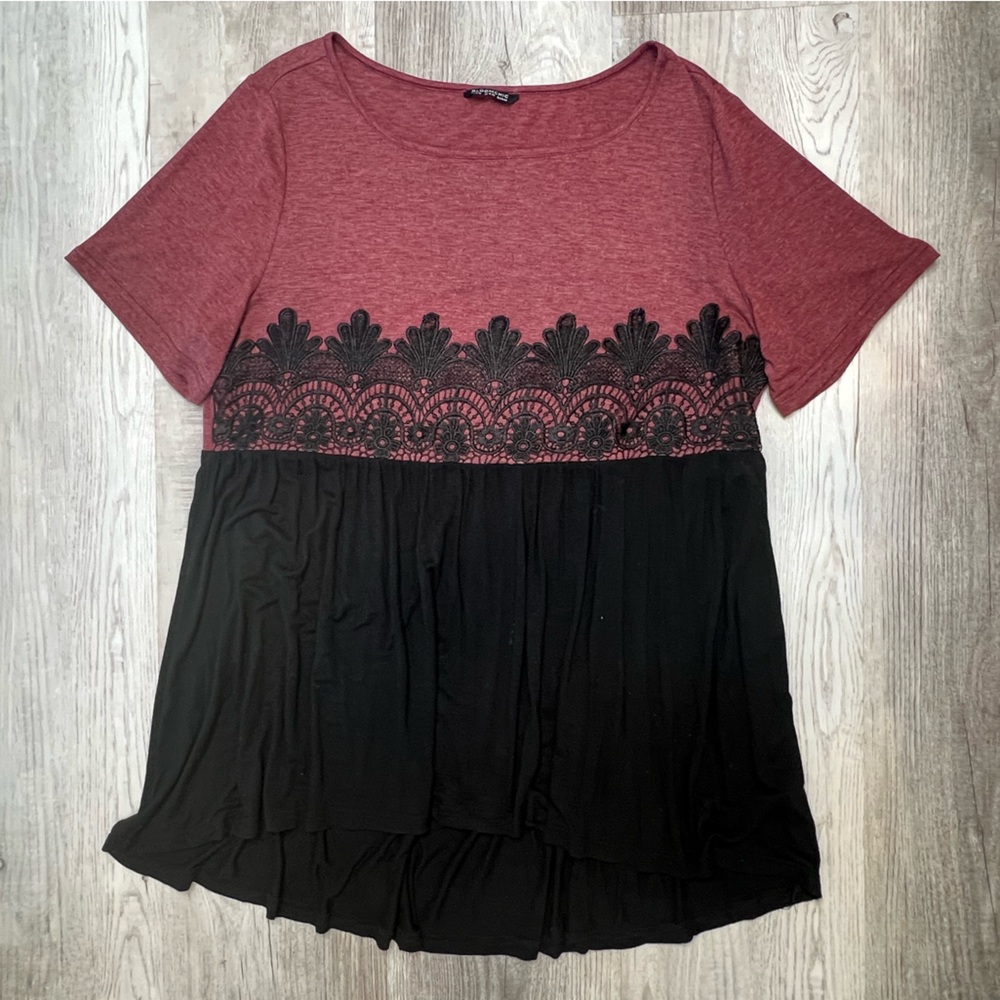 BloomChic Maroon Black Tunic top with Lace accent women’s size 14/16 scoop neck